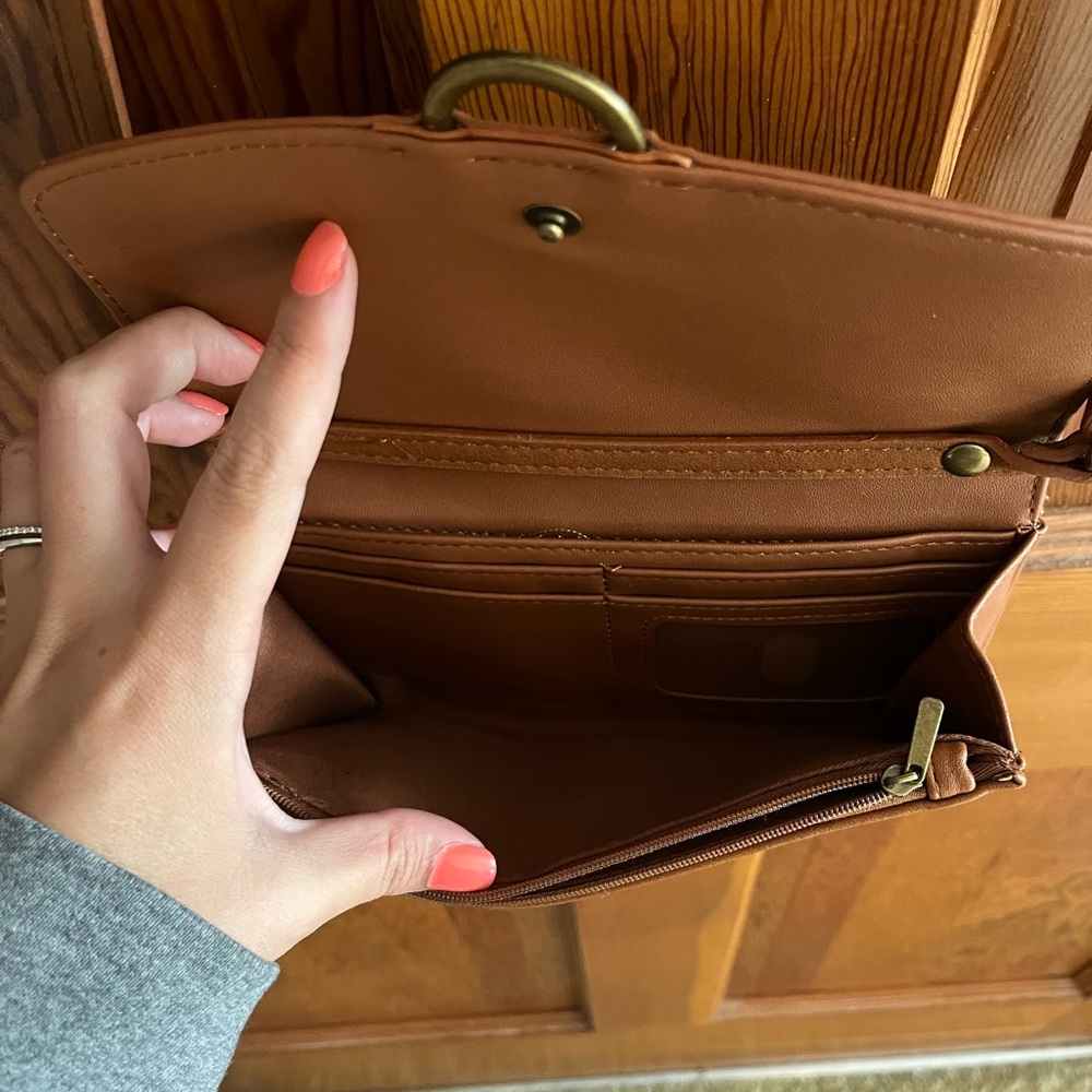 Universal Thread Brown Crossbody Bag/Wallet with Gold Accent - Picture 5 of 6